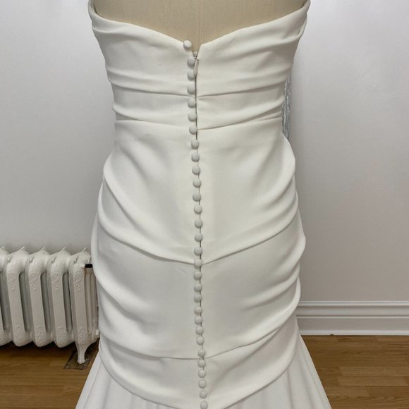 Paloma Blanca Mermaid Style Wedding Gown Size 16 - Picture 6 of 7